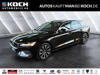 Schräge Frontansicht auf einen Volvo V60 , freigestellt
