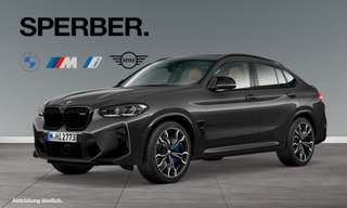 Schräge Frontansicht auf einen BMW X4 , freigestellt