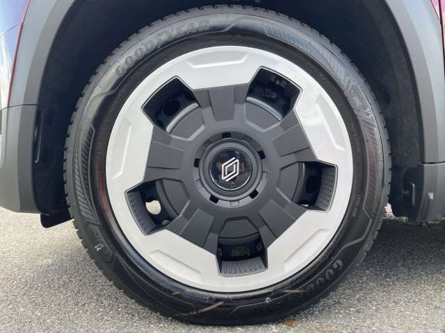 Fahrzeugbild eines Renault 4 E-TECH