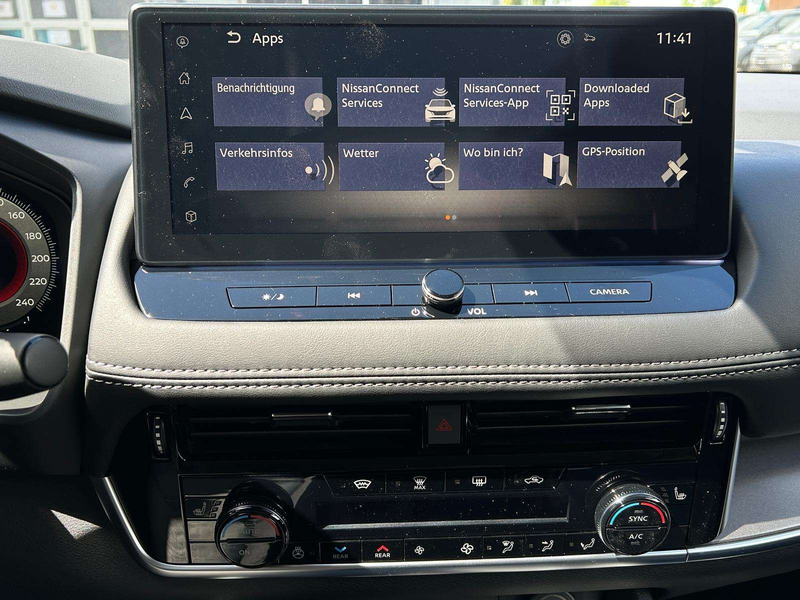Fahrzeugbild eines Nissan X-TRAIL