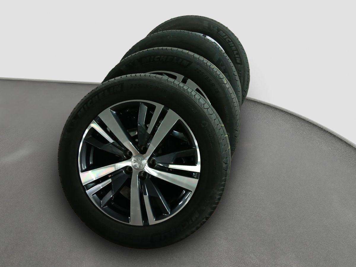 Fahrzeugbild eines Peugeot 5008