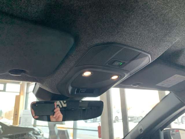 Fahrzeugbild eines Renault 4 E-TECH