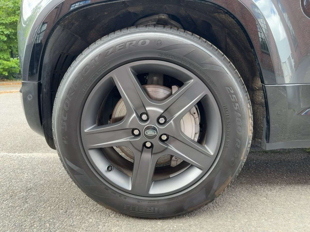 Fahrzeugbild eines Land Rover Defender