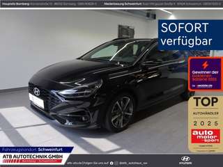 Schräge Frontansicht auf einen Hyundai i30 , freigestellt