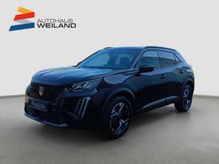 Schräge Frontansicht auf einen Peugeot 2008 , freigestellt