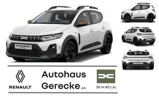 Schräge Frontansicht auf einen Dacia Sandero , freigestellt