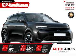 Schräge Frontansicht auf einen Opel Frontera , freigestellt