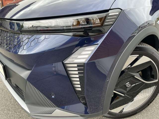 Fahrzeugbild eines Renault Scenic E-TECH