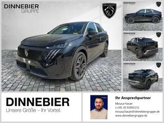 Schräge Frontansicht auf einen Peugeot 3008 , freigestellt