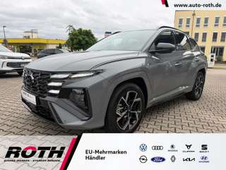 Schräge Frontansicht auf einen Hyundai Tucson , freigestellt