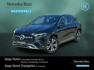 Schräge Frontansicht auf einen Mercedes-Benz GLA , freigestellt