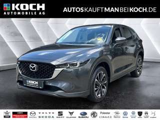 Schräge Frontansicht auf einen Mazda CX-5 , freigestellt
