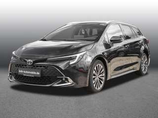 Schräge Frontansicht auf einen Toyota Corolla , freigestellt