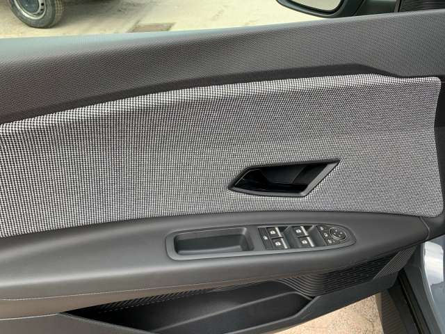Fahrzeugbild eines Renault 4 E-TECH