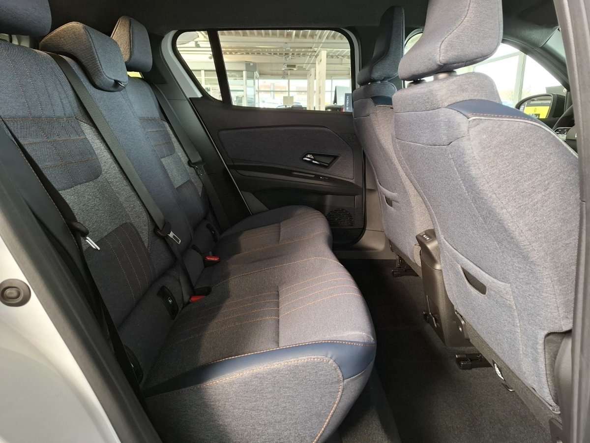 Fahrzeugbild eines Renault 4 E-TECH