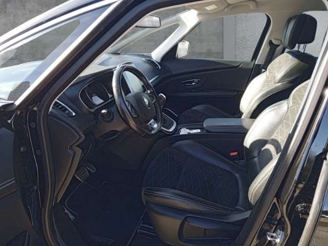 Fahrzeugbild eines Renault Grand Scénic