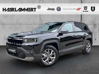 Schräge Frontansicht auf einen Jeep Compass , freigestellt