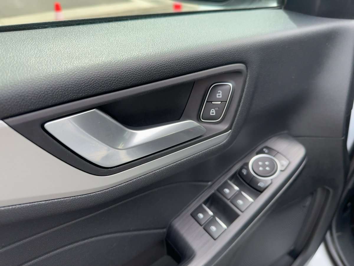 Fahrzeugbild eines Ford Kuga