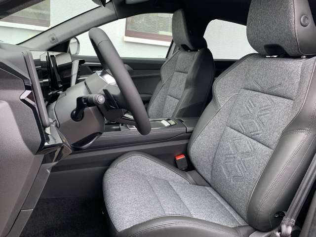 Fahrzeugbild eines Renault Rafale