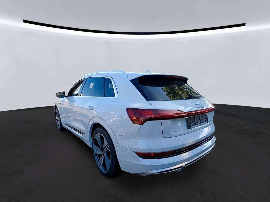 Fahrzeugbild eines Audi e-tron