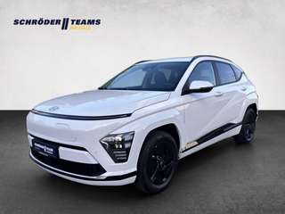 Schräge Frontansicht auf einen Hyundai Kona Elektro , freigestellt