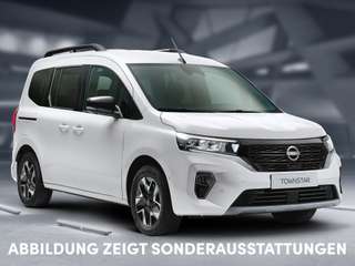 Schräge Frontansicht auf einen Nissan Townstar , freigestellt