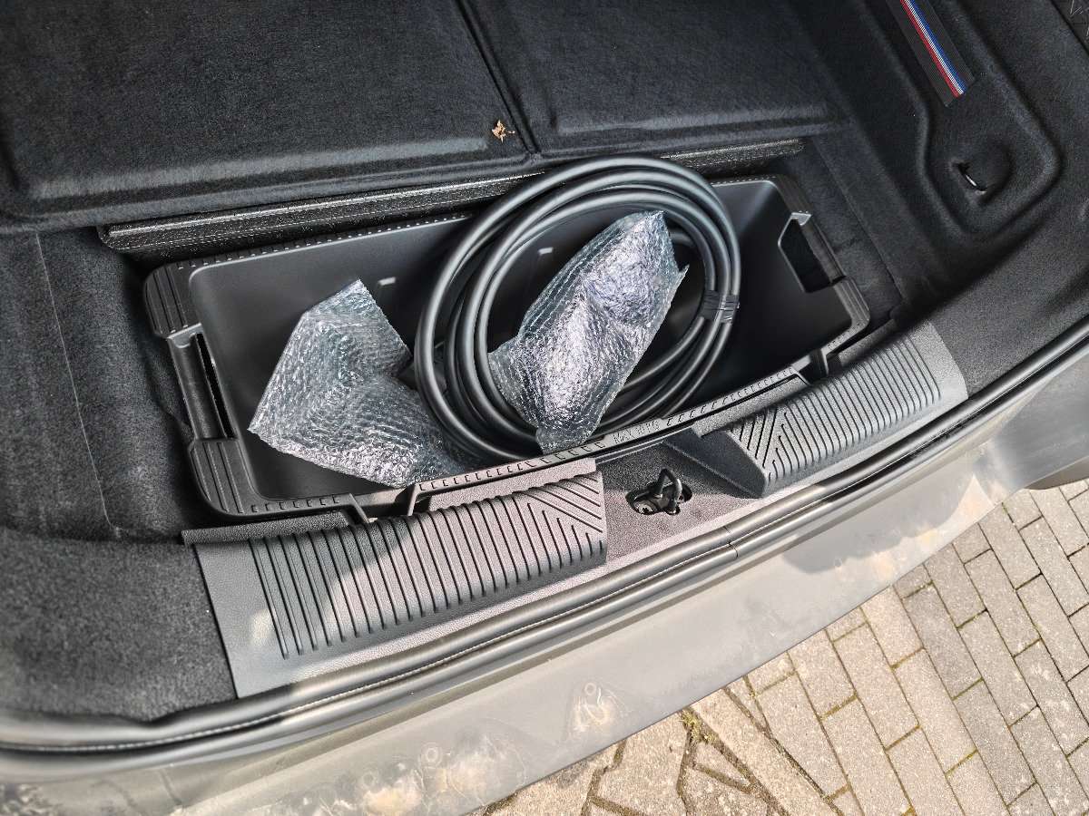 Fahrzeugbild eines Renault 4 E-TECH