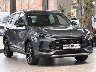 Schräge Frontansicht auf einen MG ZS , freigestellt