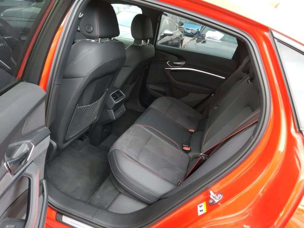 Fahrzeugbild eines Audi Q8