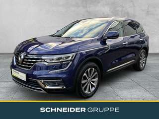 Schräge Frontansicht auf einen Renault Koleos , freigestellt