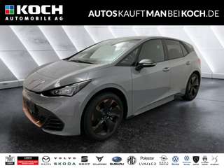 Schräge Frontansicht auf einen CUPRA Born , freigestellt