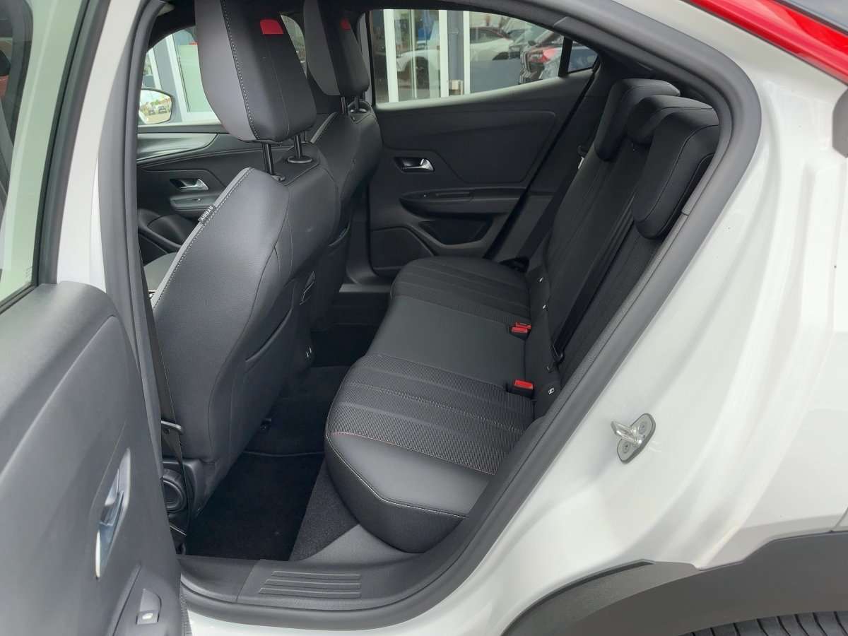 Fahrzeugbild eines Opel Mokka Electric