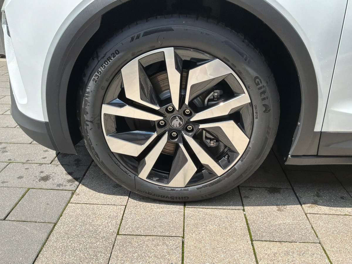 Fahrzeugbild eines Skoda ELROQ