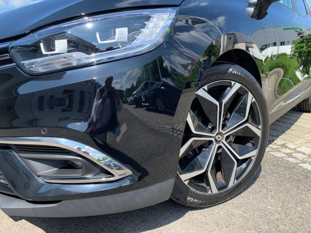 Fahrzeugbild eines Renault Grand Scénic