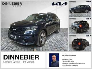 Schräge Frontansicht auf einen Kia Sorento , freigestellt