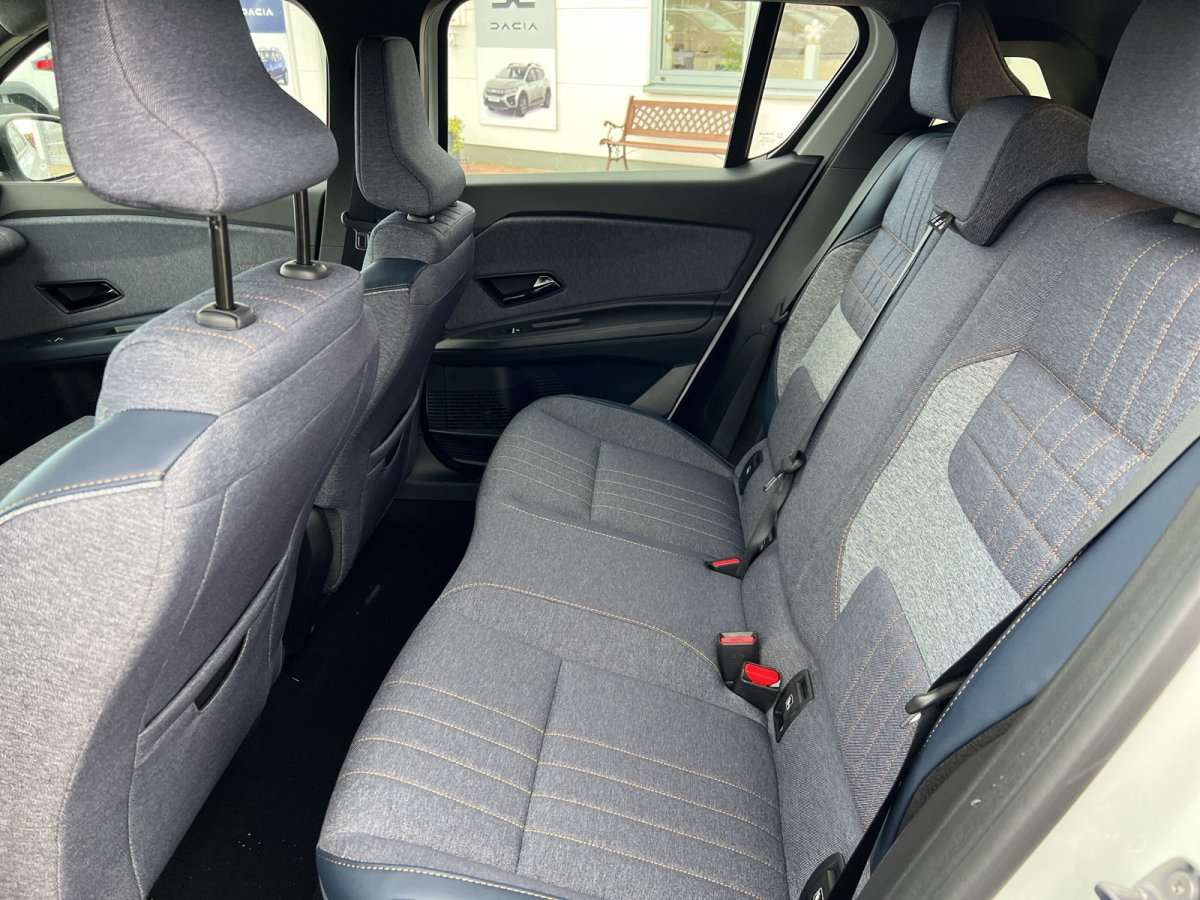 Fahrzeugbild eines Renault 4 E-TECH