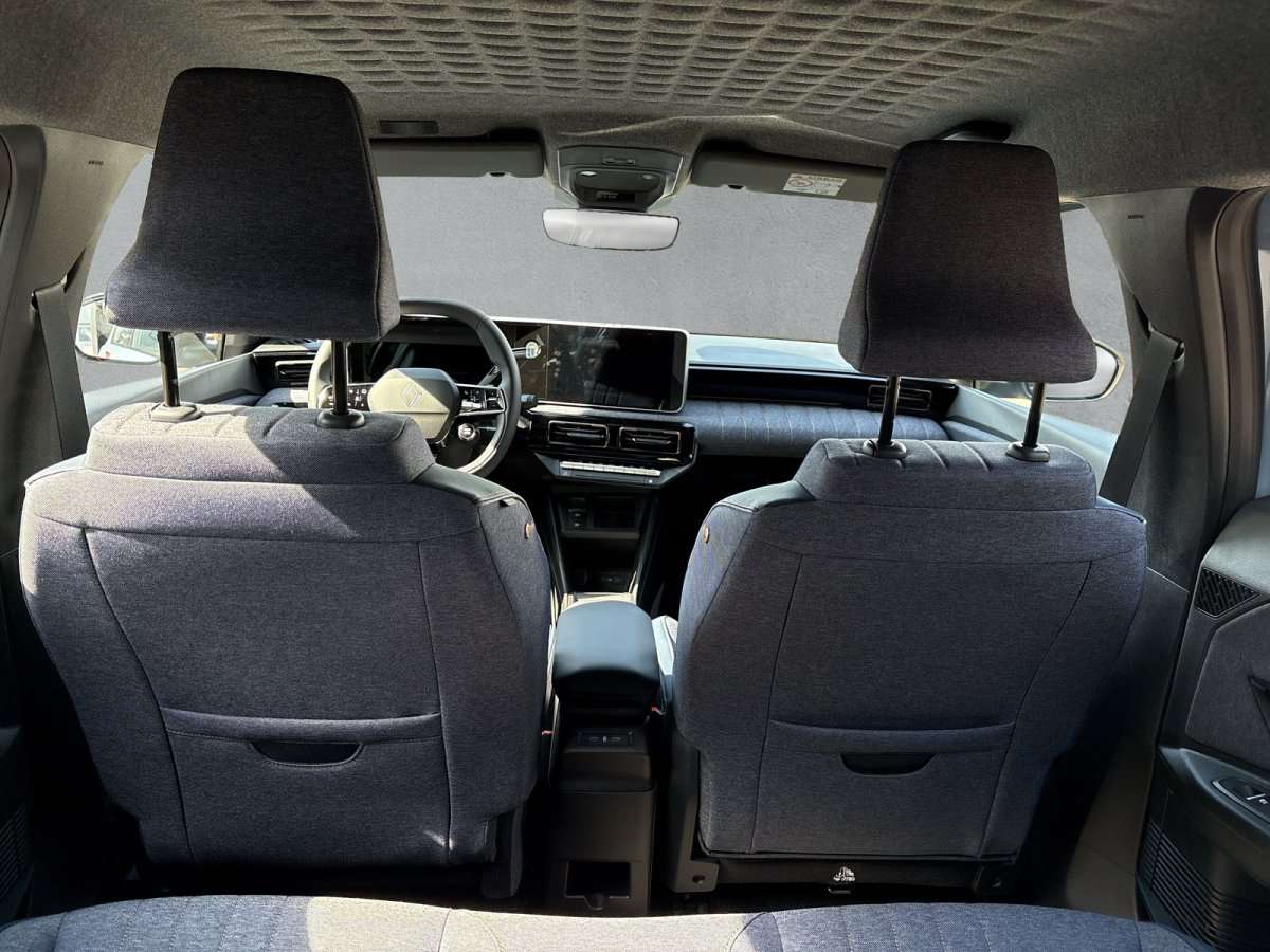 Fahrzeugbild eines Renault 4 E-TECH