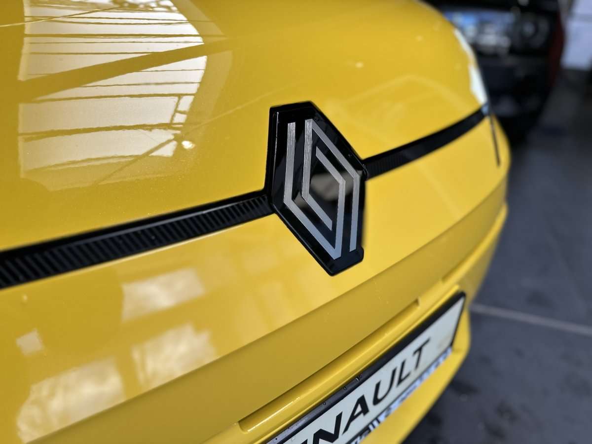 Fahrzeugbild eines Renault 5 E-TECH