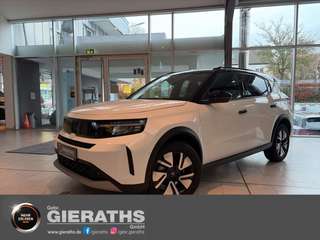 Schräge Frontansicht auf einen Opel Frontera , freigestellt