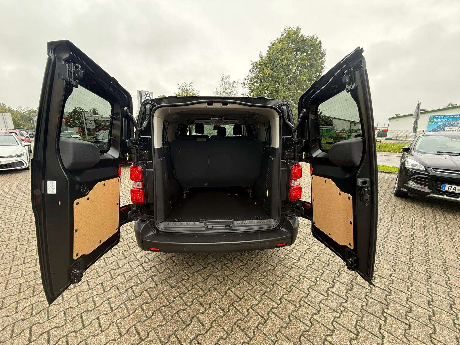 Fahrzeugbild eines Opel Vivaro