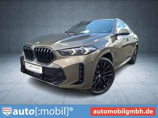 Schräge Frontansicht auf einen BMW X6 , freigestellt