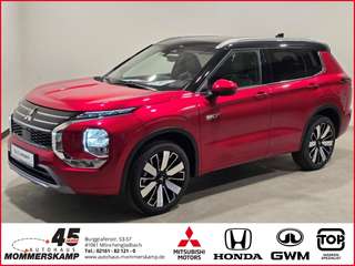 Schräge Frontansicht auf einen Mitsubishi Outlander , freigestellt