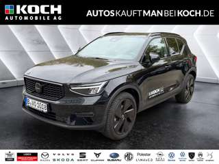 Schräge Frontansicht auf einen Volvo XC40 , freigestellt