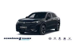 Schräge Frontansicht auf einen Volkswagen T-Roc , freigestellt