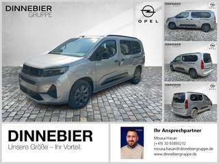 Schräge Frontansicht auf einen Opel Combo , freigestellt