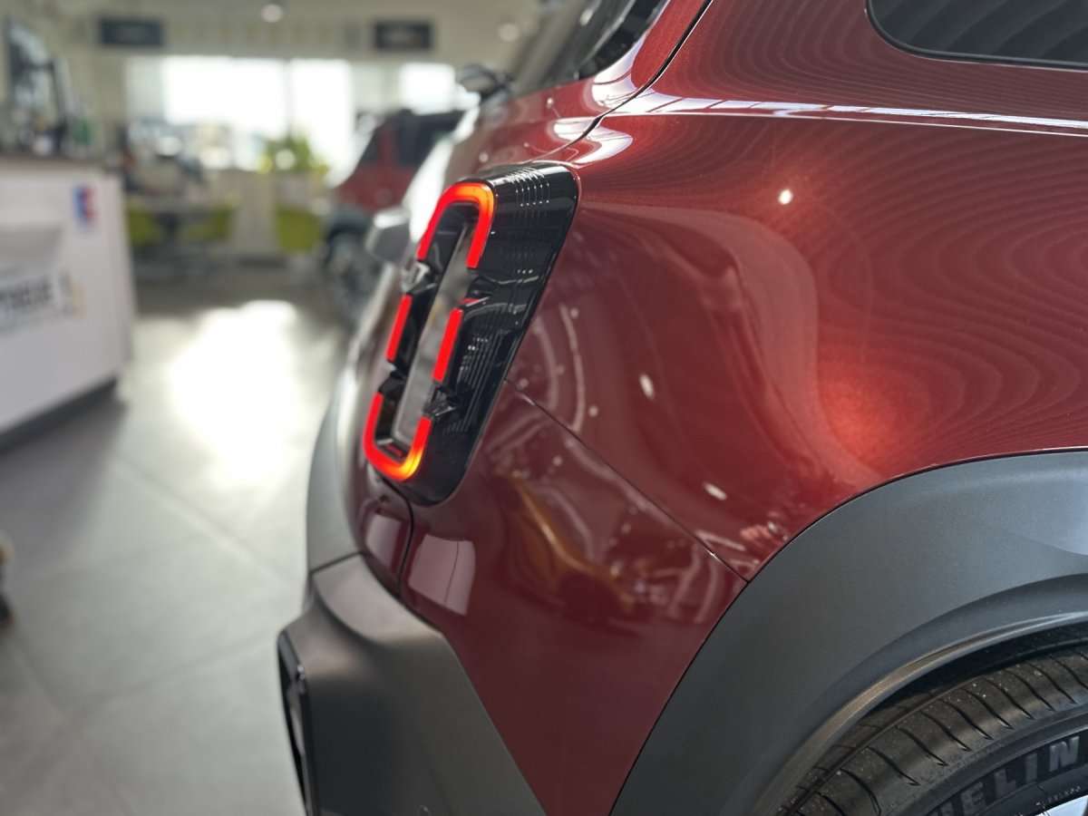 Fahrzeugbild eines Renault 4 E-TECH