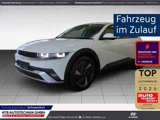 Schräge Frontansicht auf einen Hyundai IONIQ 5 , freigestellt