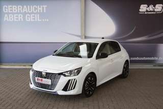 Schräge Frontansicht auf einen Peugeot 208 , freigestellt