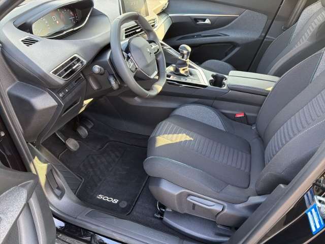 Fahrzeugbild eines Peugeot 5008