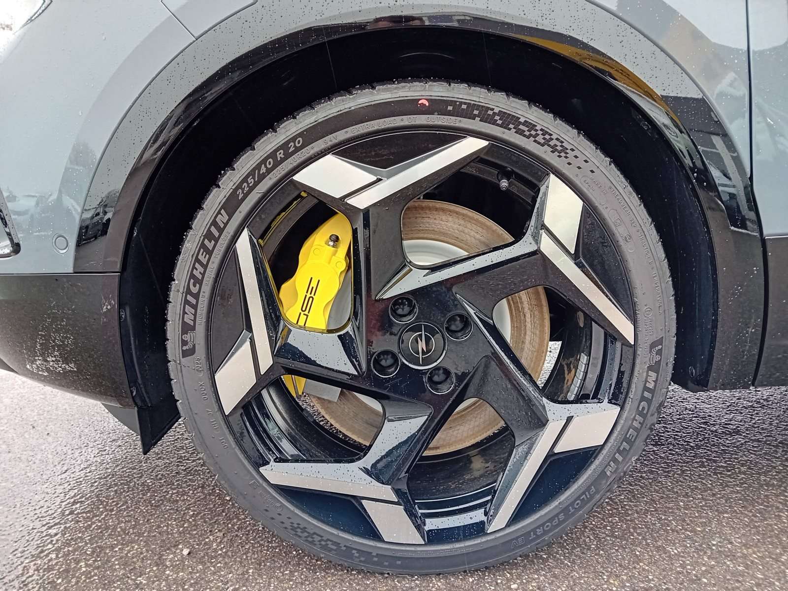 Fahrzeugbild eines Opel Mokka Electric